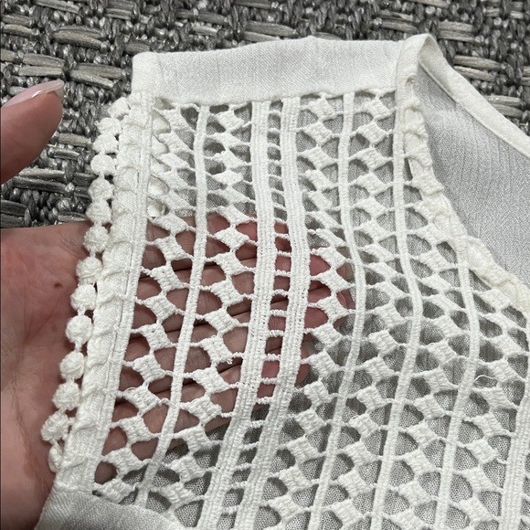 Suzy Shier | Flowy White Tank Top - Picture 4 of 9